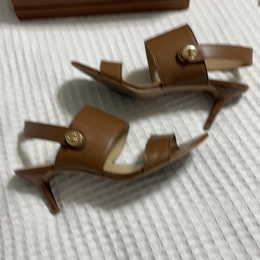 Coach light brown leather sandals. - Picture 2 of 5